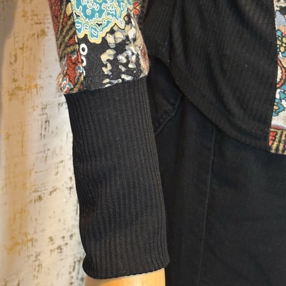 Colorful Patterned Long Sleeve Top - Picture 2 of 6